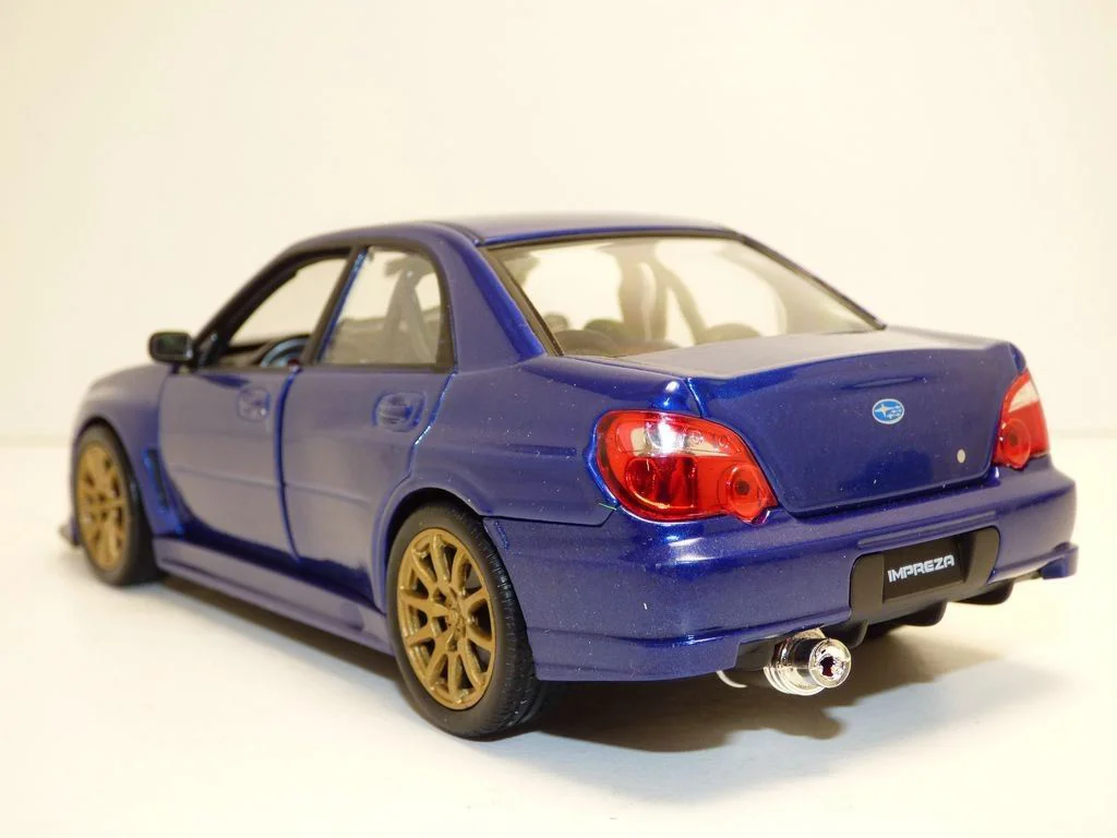 Машина Welly Subaru Impreza, 1:24