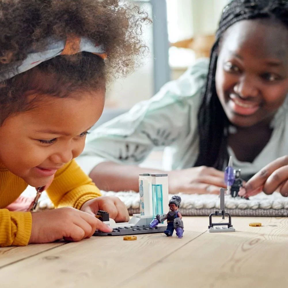 Set de constructie Lego Laboratorul lui Shuri foto