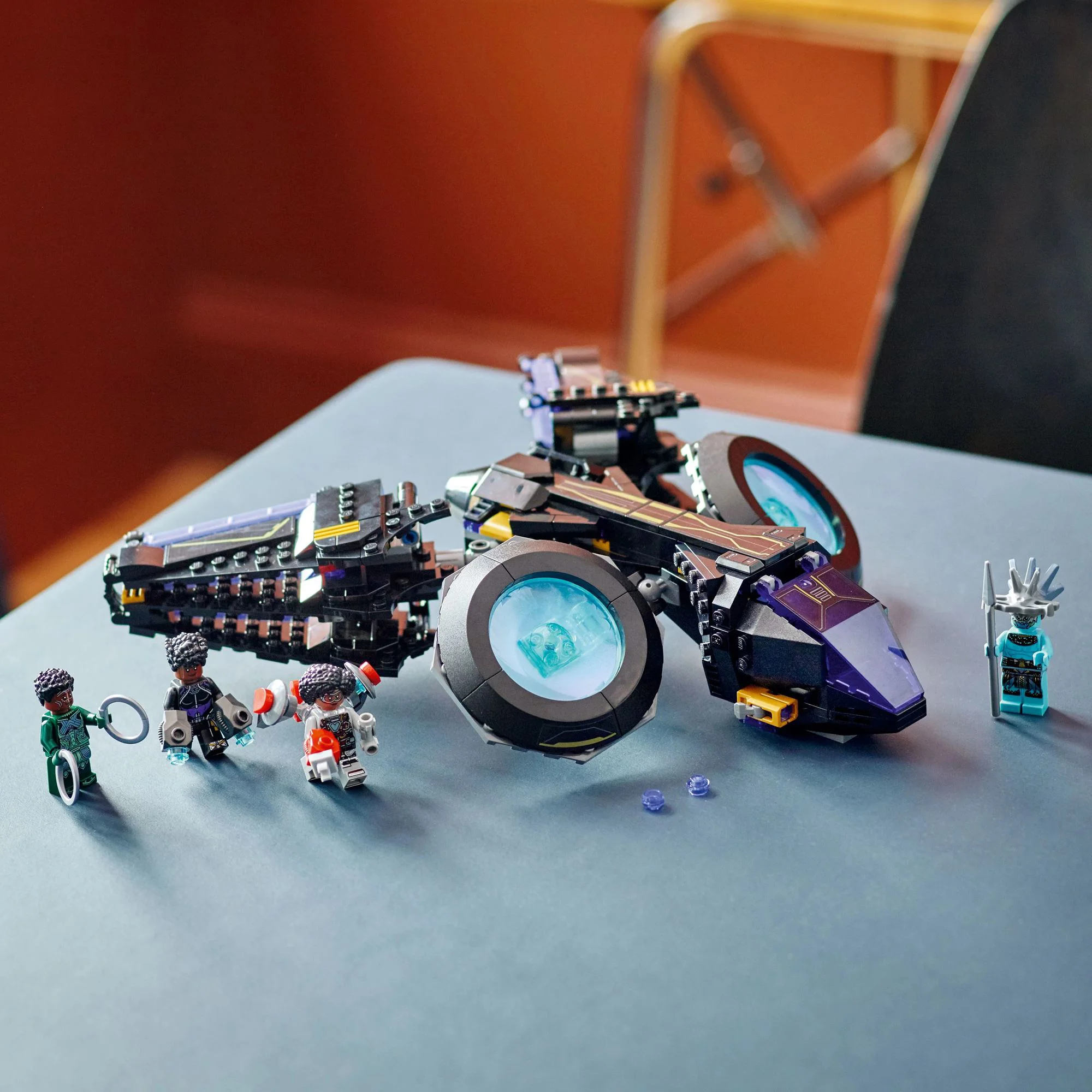 Set de constructie Lego Pasarea-soare a lui Shuri, 355 piese foto