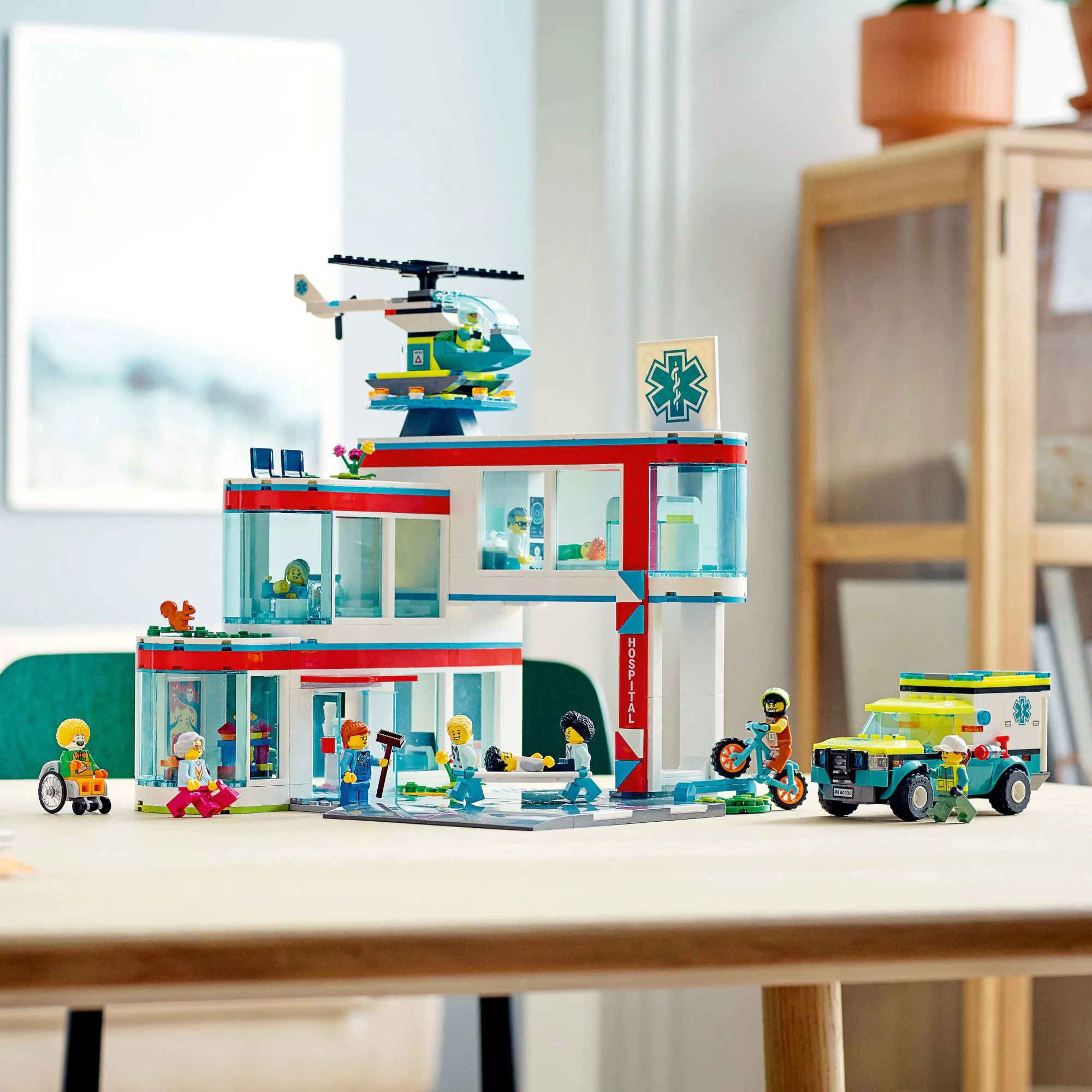 Set de constructie Lego City Spitalul De Urgente foto