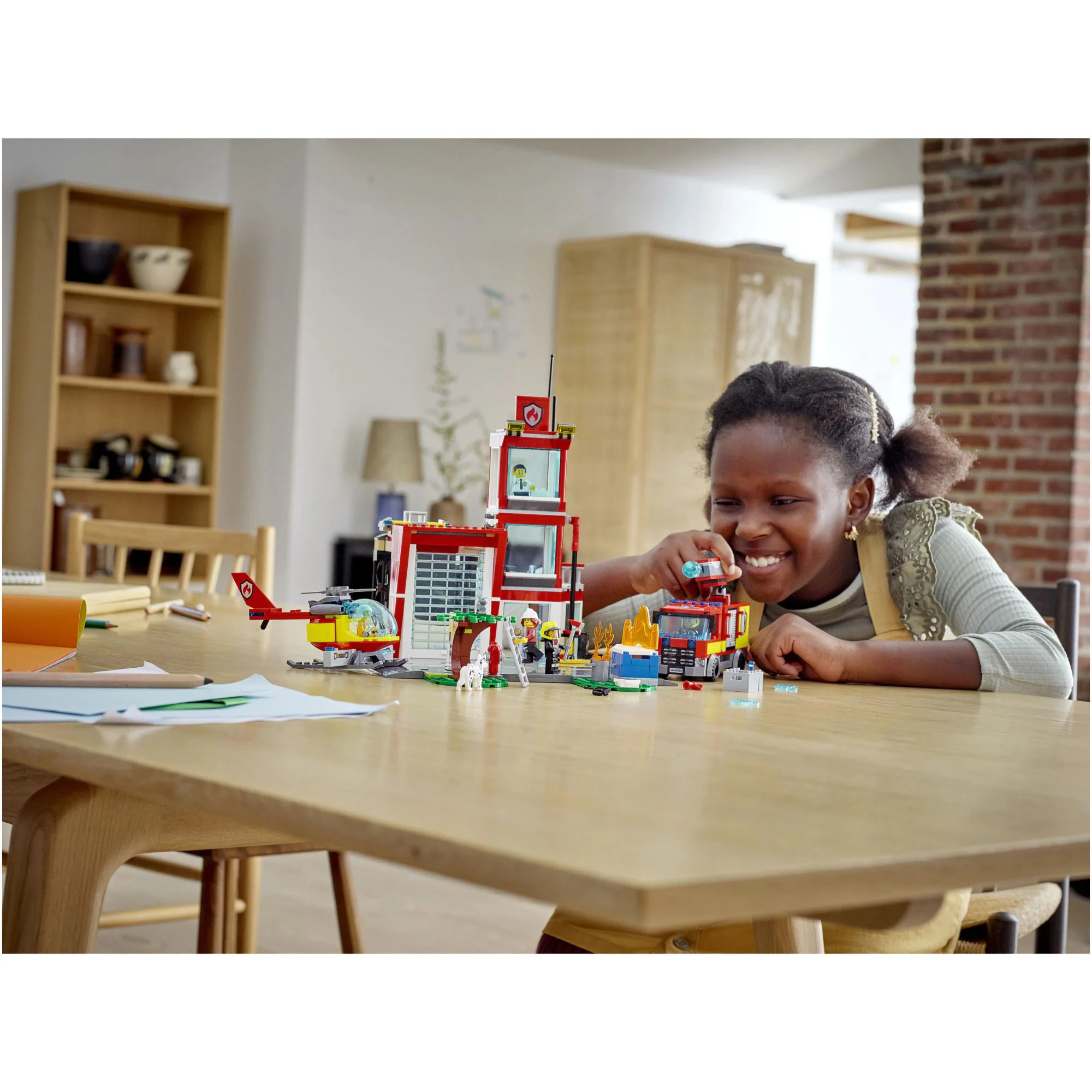 Set de constructie Lego City Statia De Pompieri foto