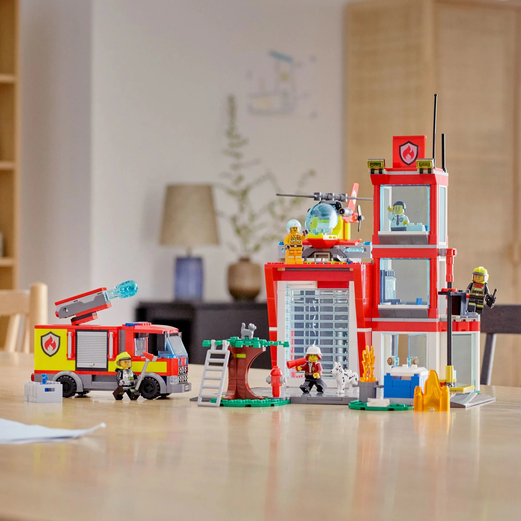 Set de constructie Lego City Statia De Pompieri foto