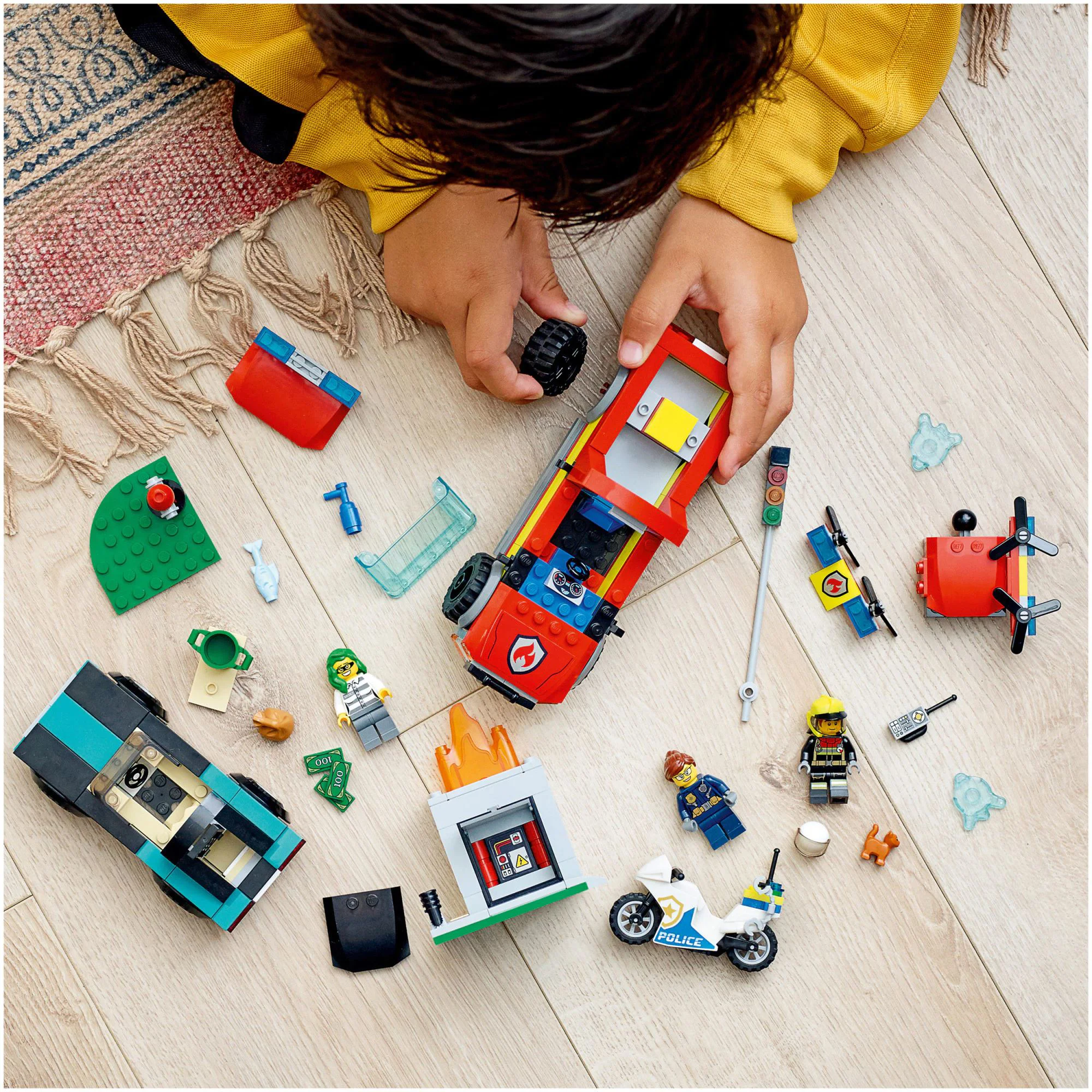 Set de constructie Lego City Pompieri si urmarire a Politiei foto