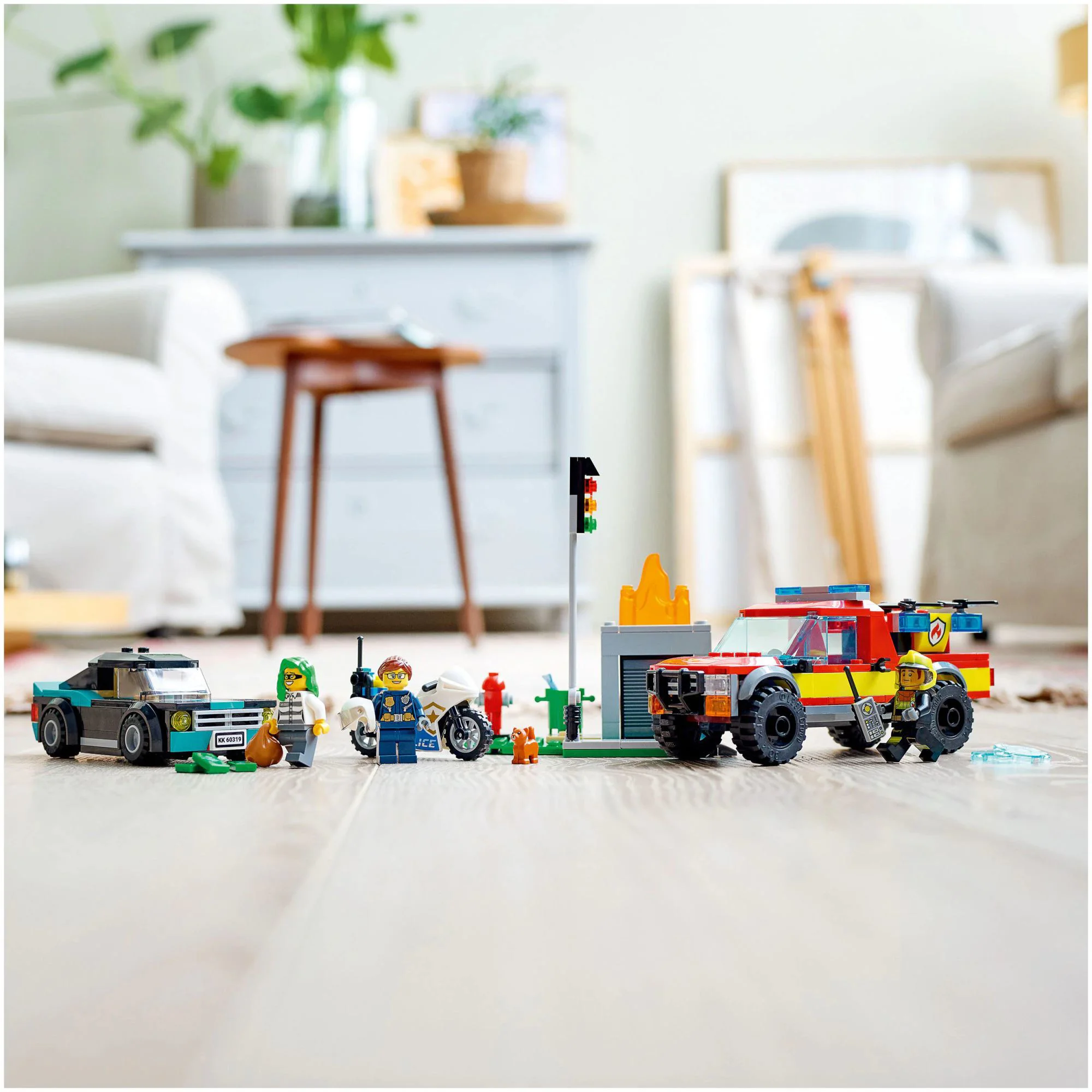 Set de constructie Lego City Pompieri si urmarire a Politiei foto