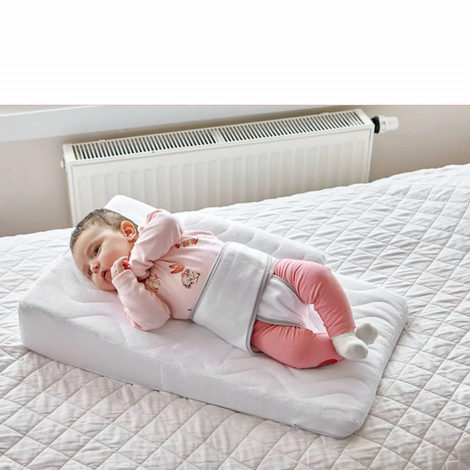 Salteluta pozitionator pentru bebelusi BabyJem Baby Reflux Pillow Alba