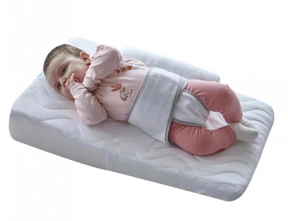 Salteluta pozitionator pentru bebelusi BabyJem Baby Reflux Pillow Alba