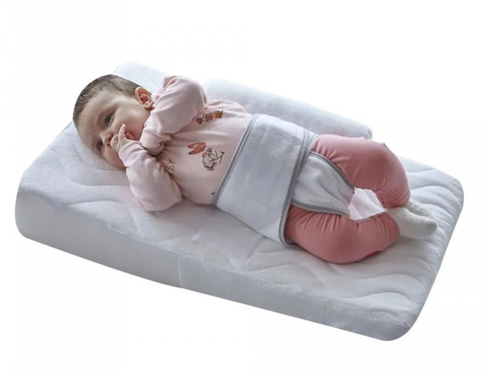 Salteluta pozitionator pentru bebelusi BabyJem Baby Reflux Pillow Alba foto