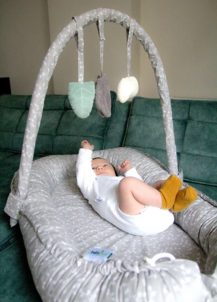 Babynest cu bara jucarii BabyJem Between parents Menta foto