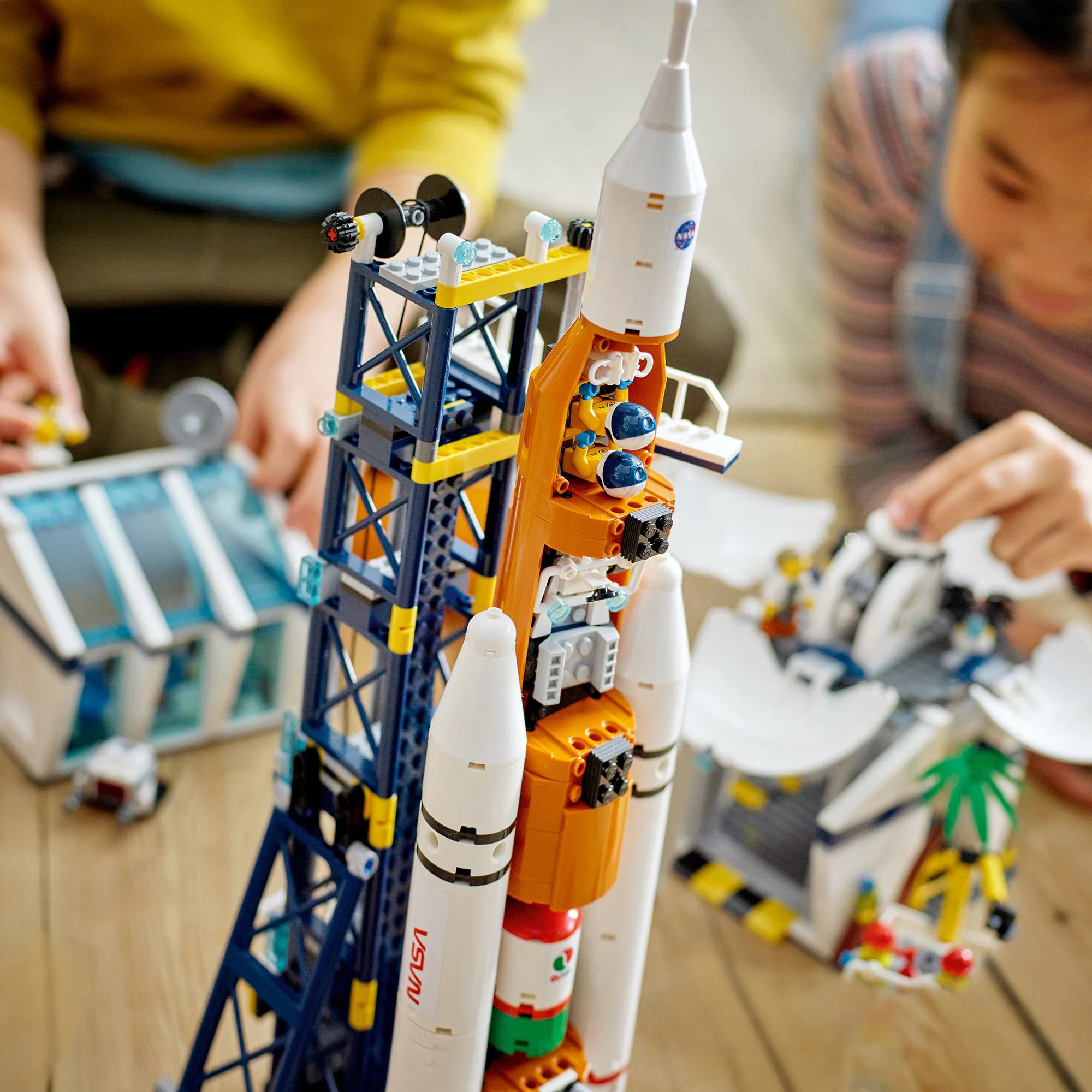 LEGO City Centru de lansare a rachetelor foto