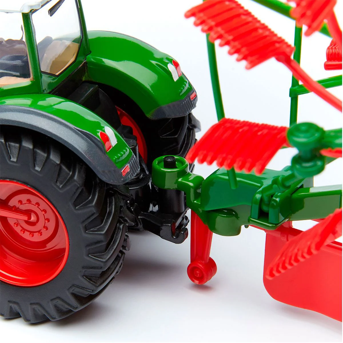 Машина Bburago Трактор Fendt 1050 Vario, c роторными валковыми граблями foto