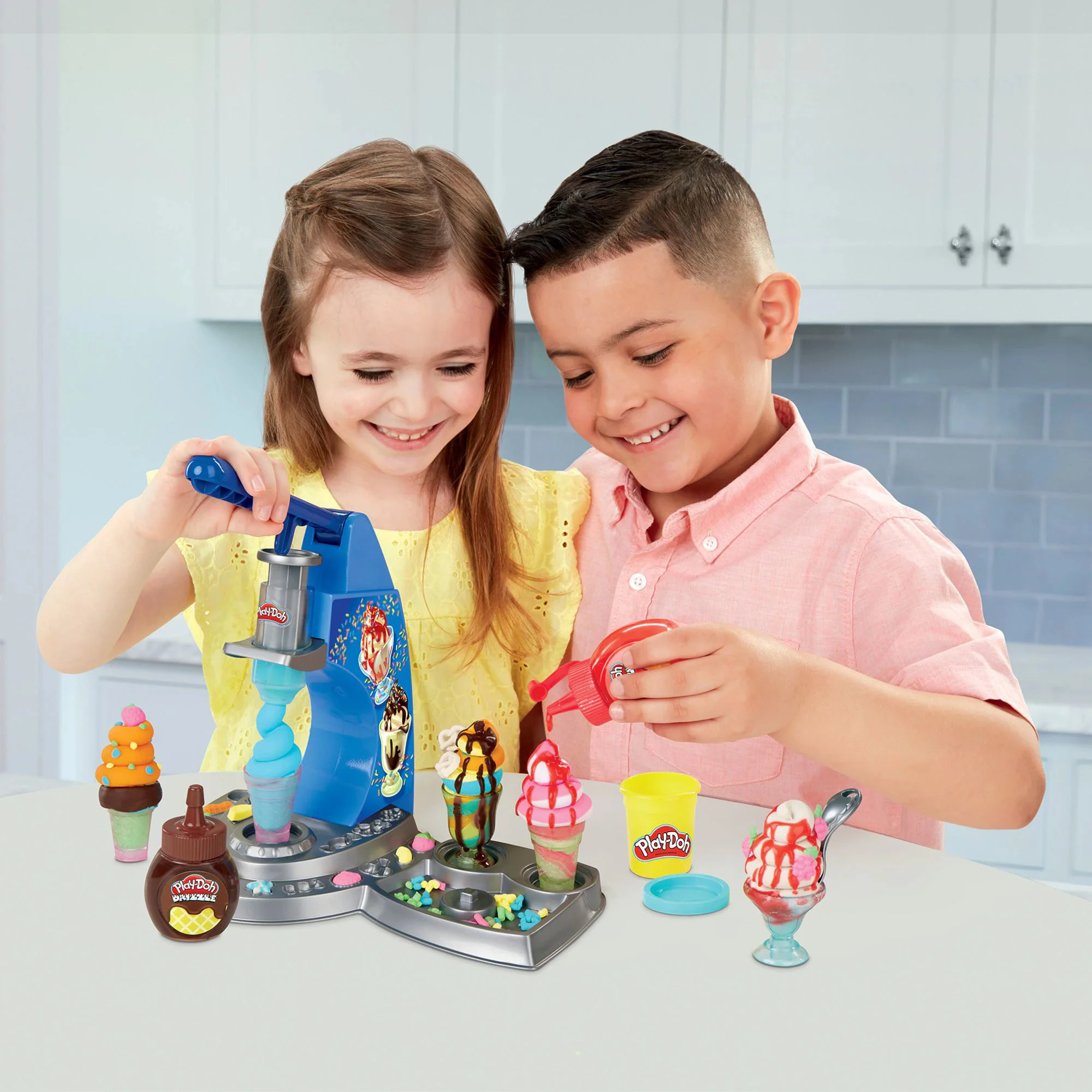 Joc Play-Doh Kitchen Creations Inghetata colorata foto