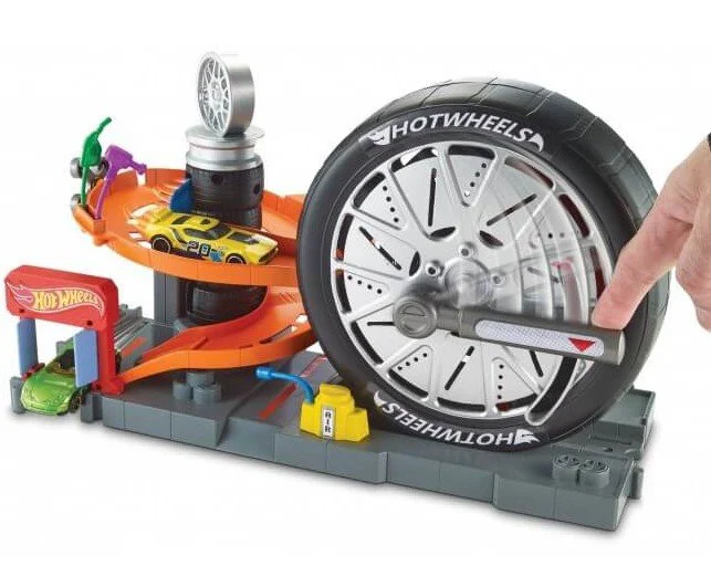 Игровой набор Hot Wheels "Super Spin Tire Shop"