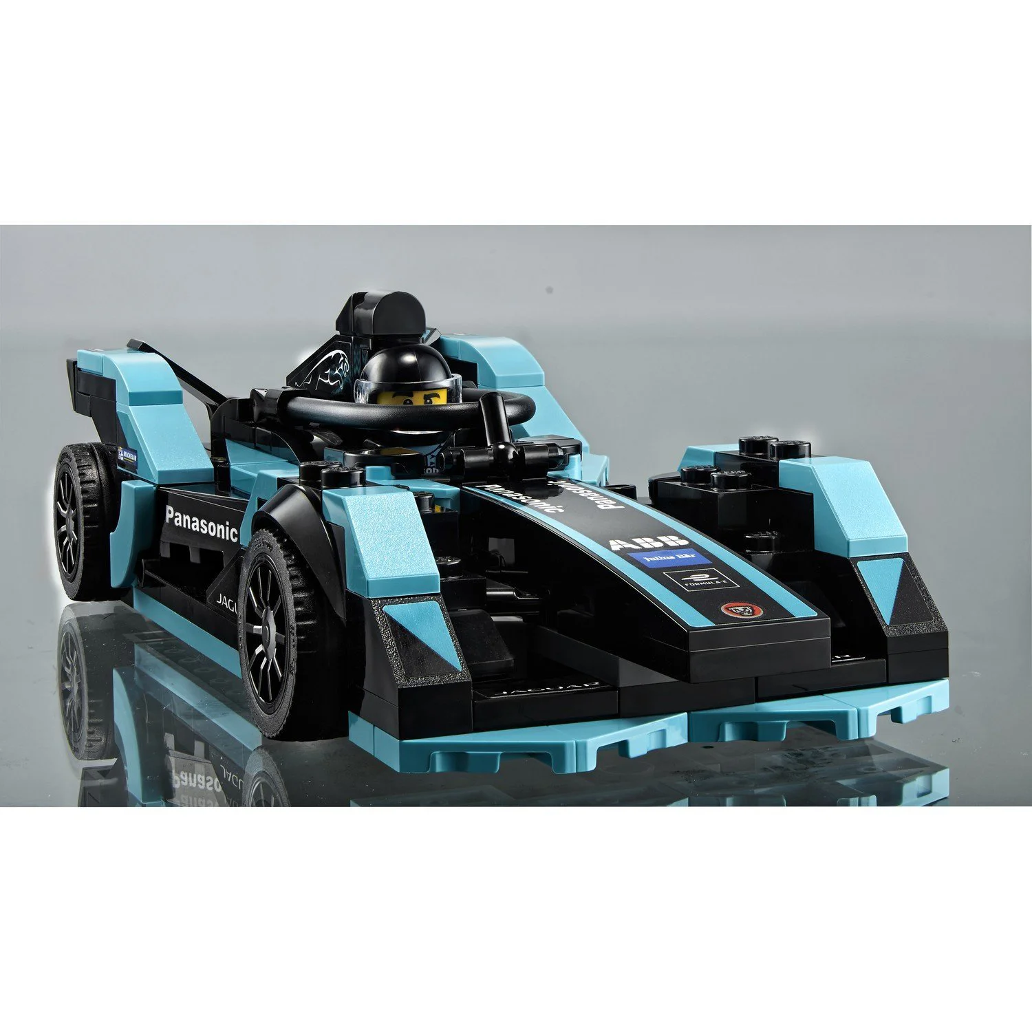 LEGO Speed Champions Formula E Panasonic Jaguar Racing GEN2 car & Jaguar I-PACE eTROPHY