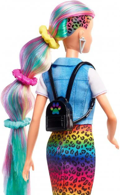Papusa Barbie cu parul multicolor