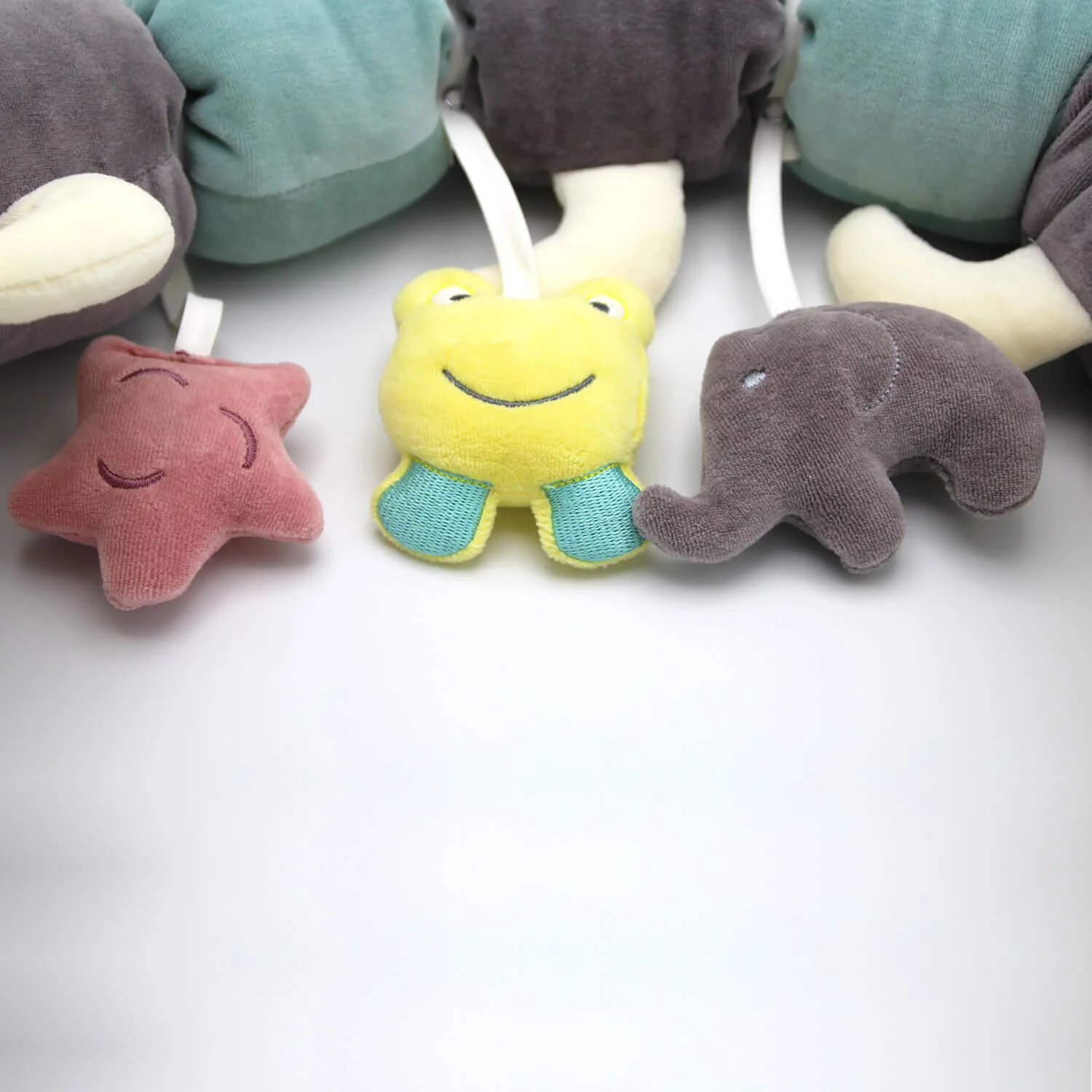 Многофункциональная боковая защита BabyJem Caterpillar с дополнительными игрушками