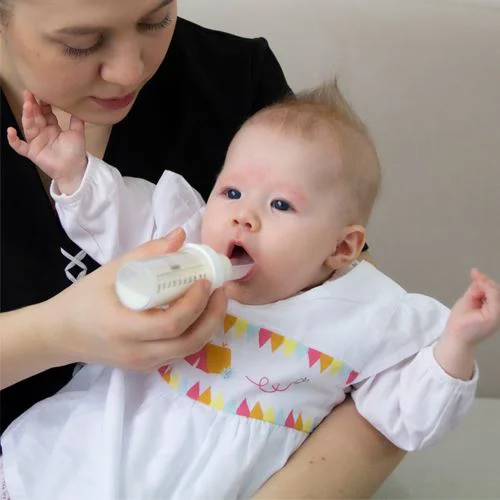 Dispozitiv cu gradatie pentru laptele matern sau medicamente BabyJem